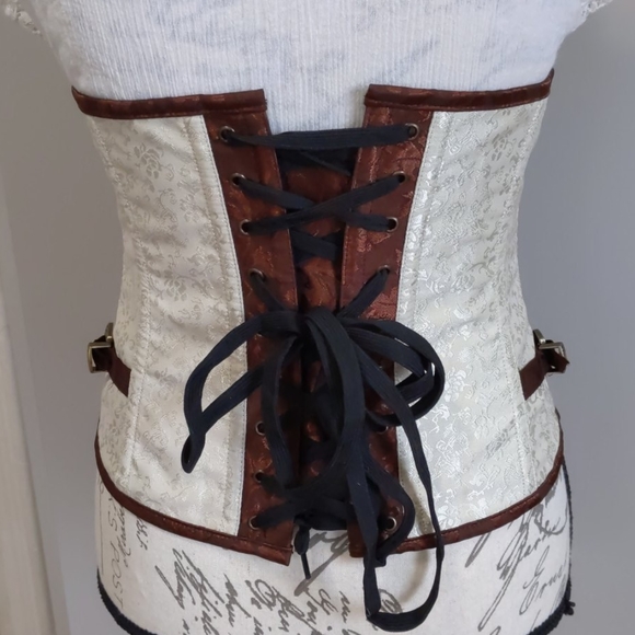 Amazing Corset - Picture 3 of 12